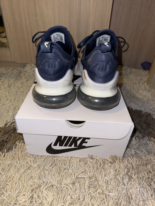 Продавам оригинални Nike aur max 270 navy blue номер-45  29см стелка