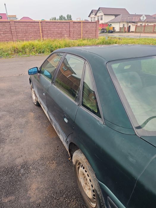 Продам машину ауди 100