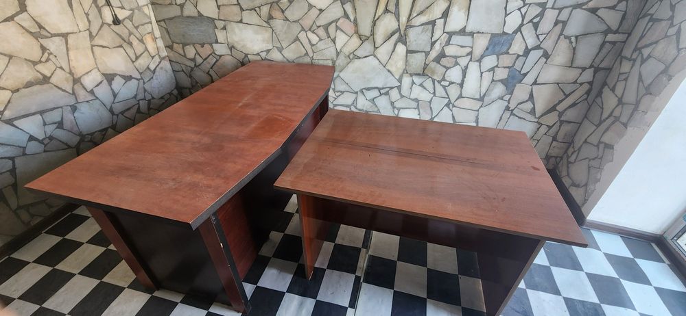 Письменный стол.