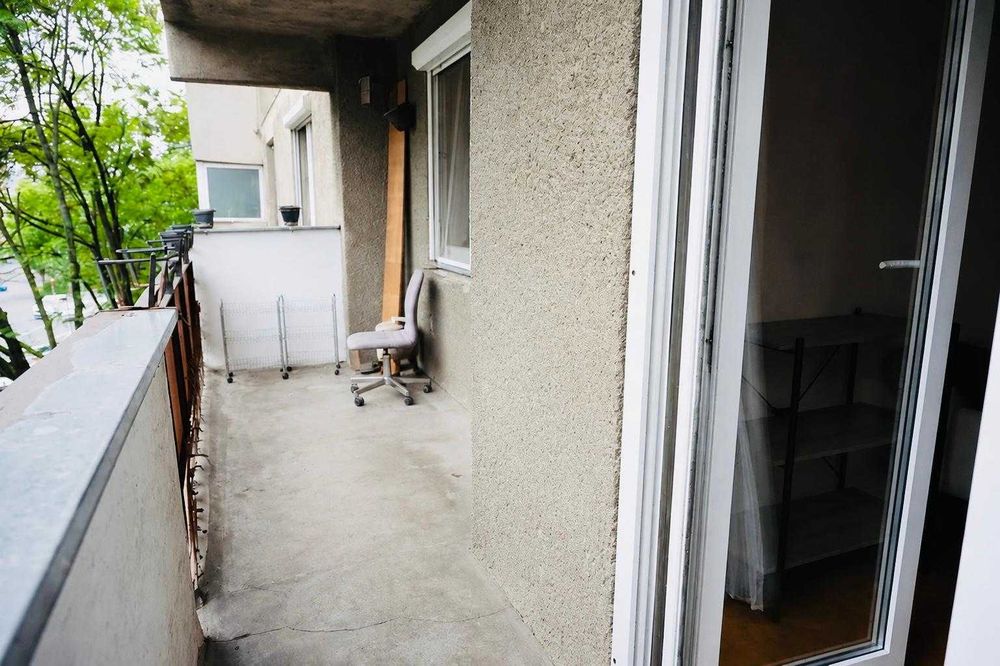 Inchiriez apartament 3 camere, decomandat, ultracentral, etaj 3/10 Bd. Magheru Oradea