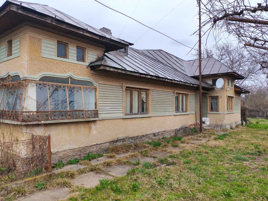 Casă și teren mare în Ghirdoveni, la șoseaua principală