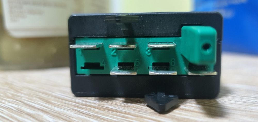 Buton încălzire scaun original VW – verde + maro – Passat B5