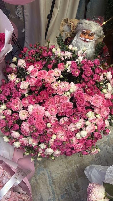 Есть разные букеты цветов