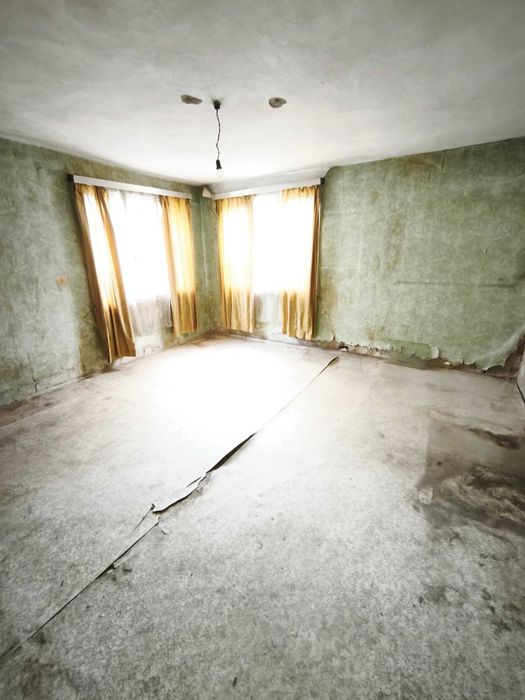 Продавам двуетажна къща в общ. Перник с. Богданов дол