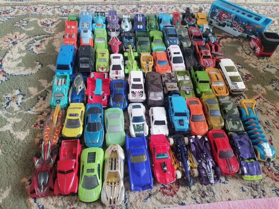 Продам машинки в отличном качестве