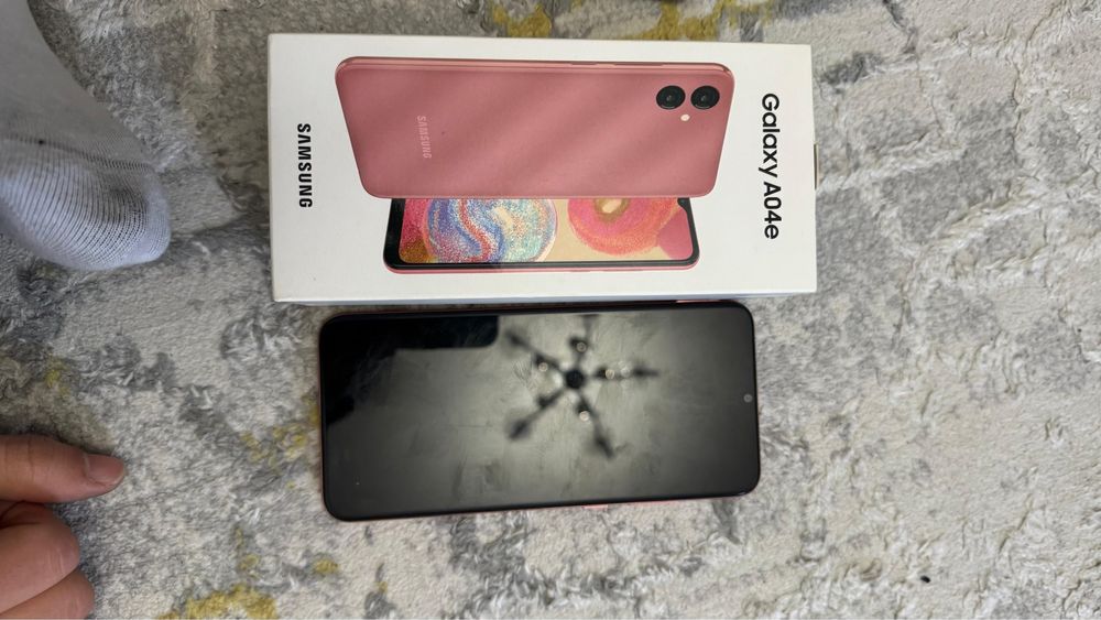 Продаю Самсунг А04е