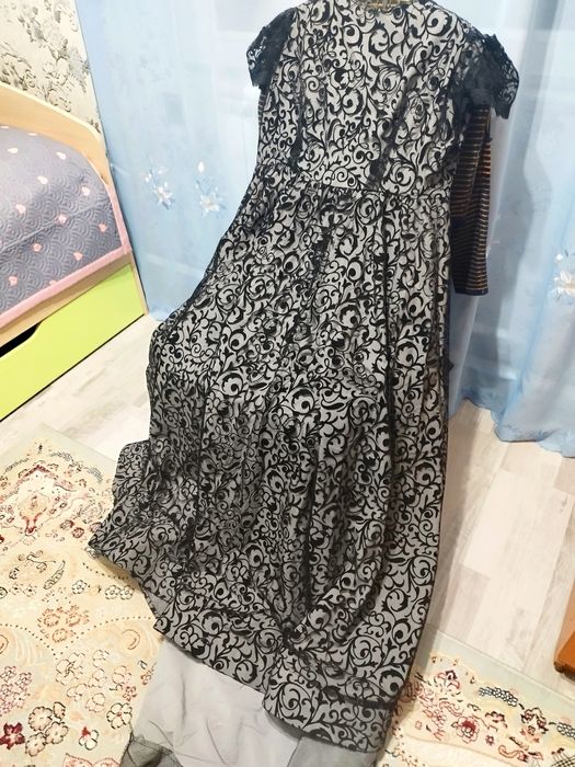 Продам вечерние платья