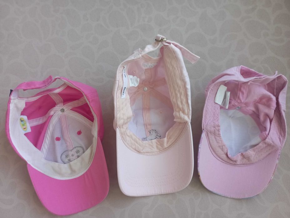 Страхотни шапки с козирка за момичета