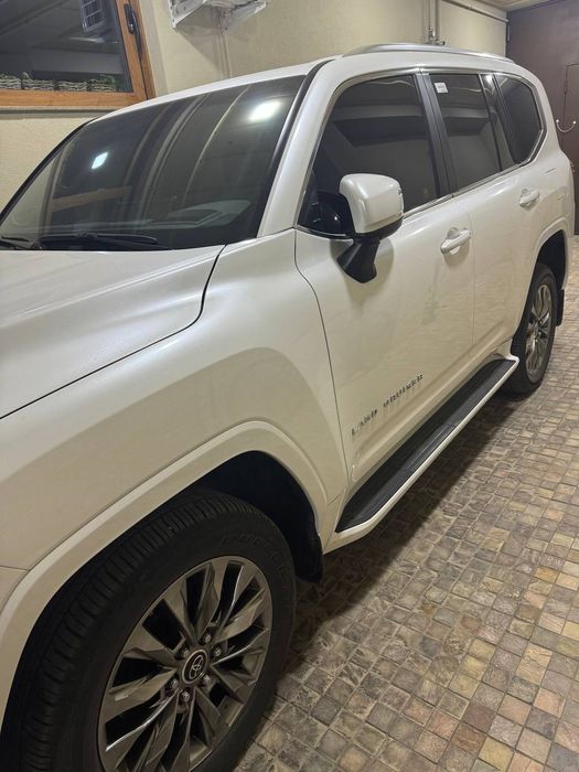 2023 yilda ishlab chiqarilgan Toyota Land Cruiser 300 full avtomobili