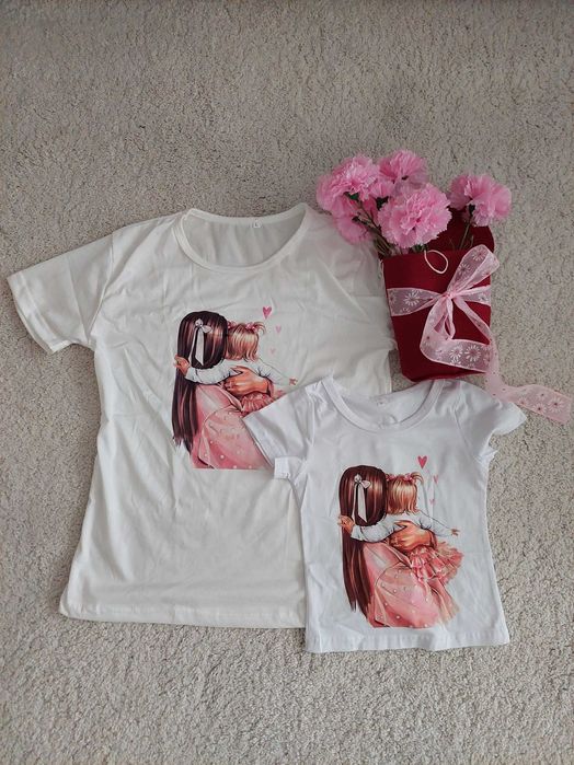 Еднакви тениски мама и бебе