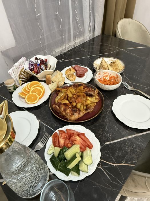 Продам стол  обеденный