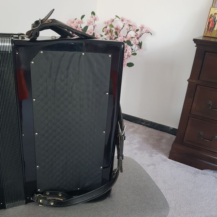 Acordeon Weltmeister Consona ! 120 de basi