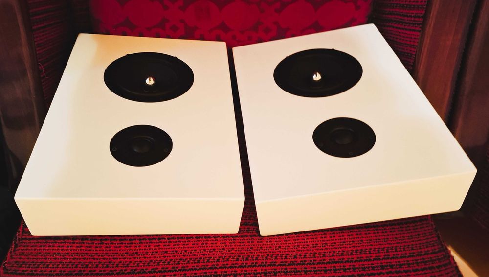 Wall bookshelf speakers Cambridge Audio WS30