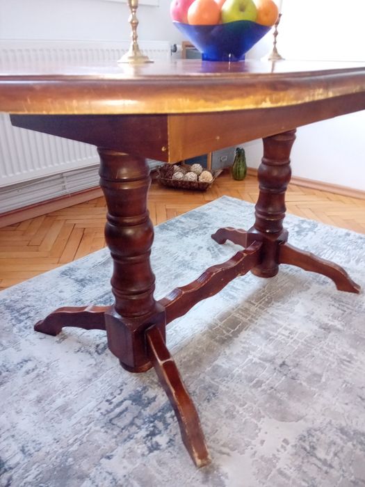 Трапезна маса от естествено дърво