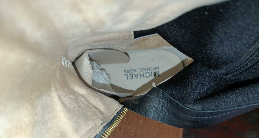 Продаются  женские  фирменные сапоги