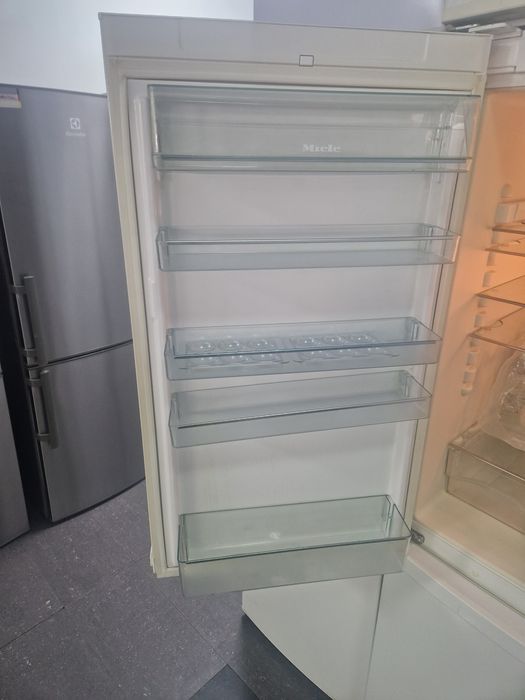 Хладилник с фризер Miele A++ 181/55/58