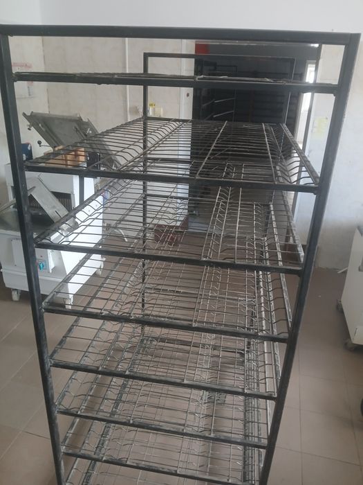 Raft metalic cu roti