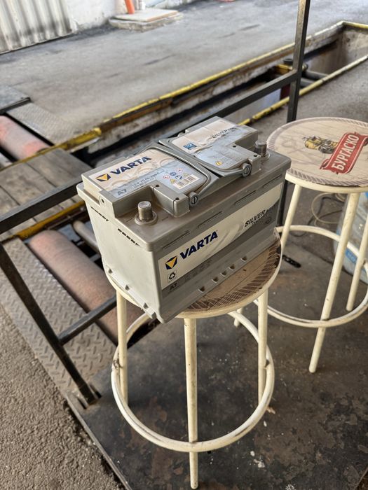 Акумулатор Варта 12V70Ah760A AGM
