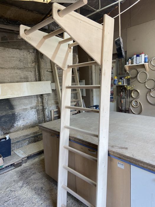 Шведски стени от шперплат и масив