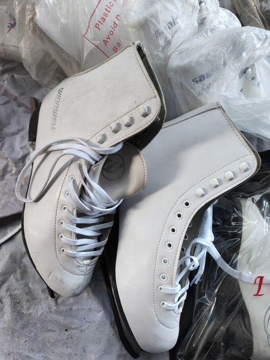 Коньки фигурные распродажа