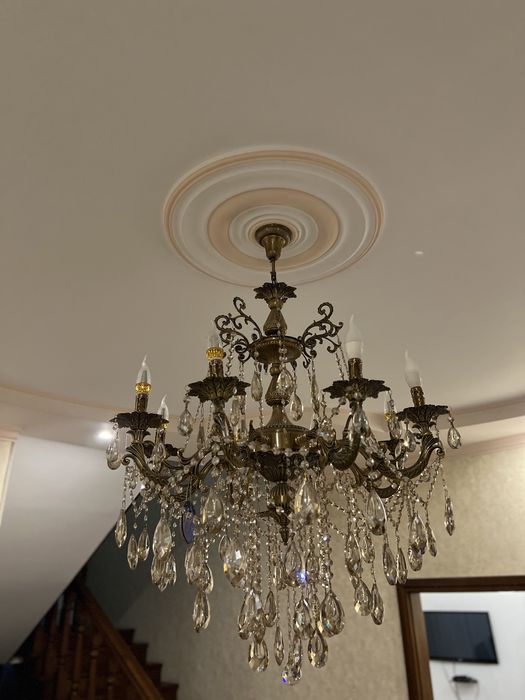 Продам люстру