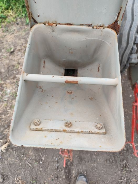 Semănătoare de precizie semințe mici mecanică