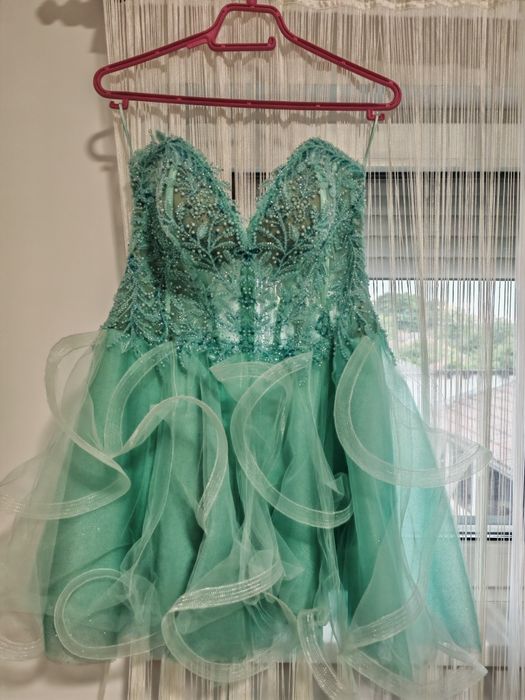 Бална къса бутикова рокля .