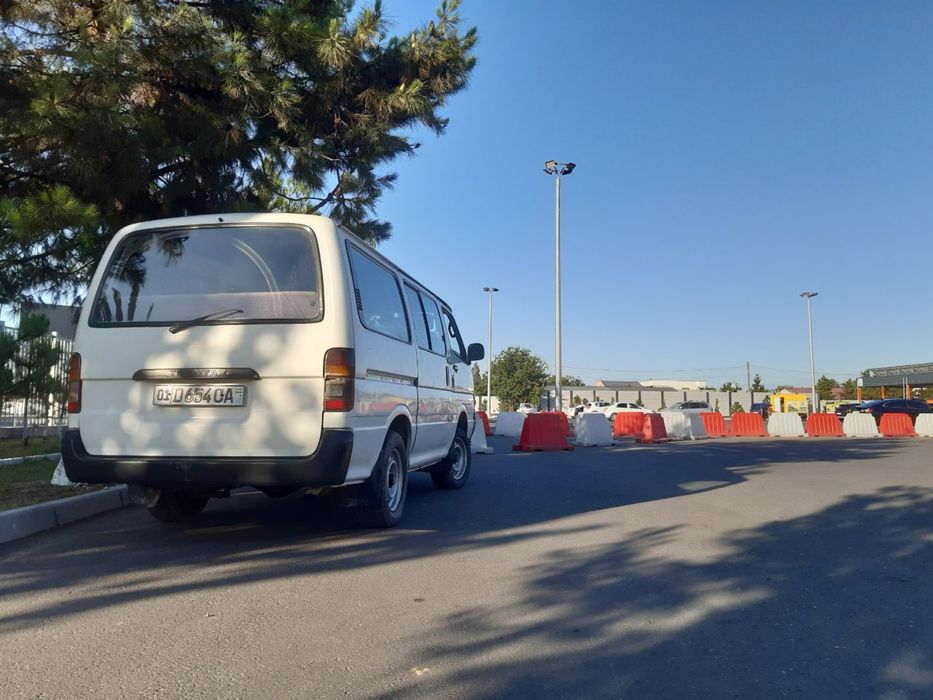 Moshina Toyota sotiladi