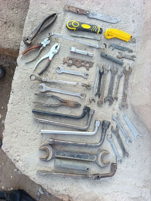 Домкрат сотилади