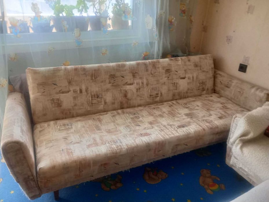 диван в добро състояние