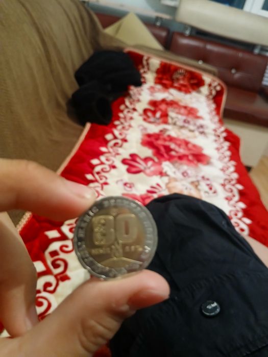 Продам монету великичиской войны  в в цене 200 тг продам его за 500тг