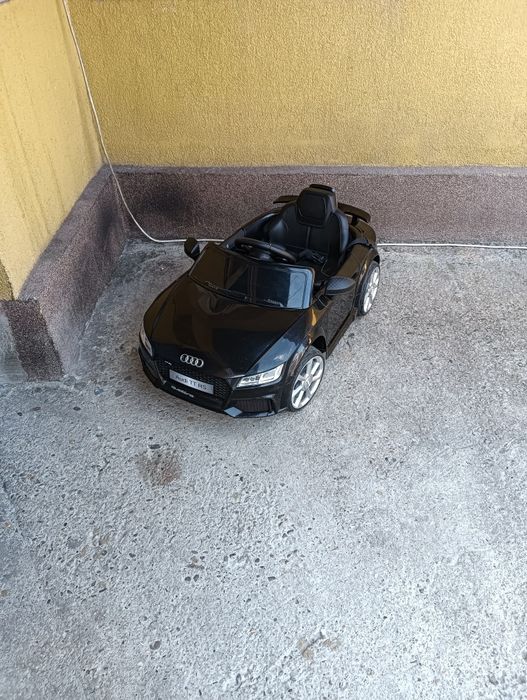 Mașinuță neagra Audi