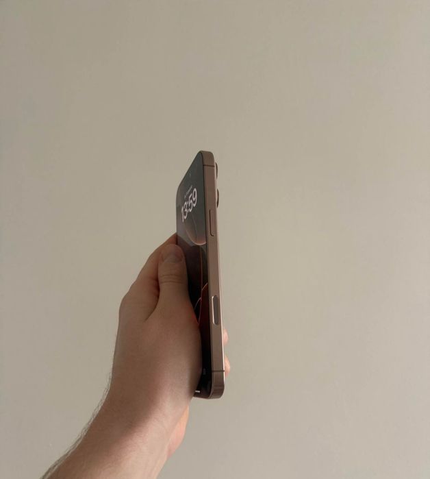 Vând iPhone 16 pro max