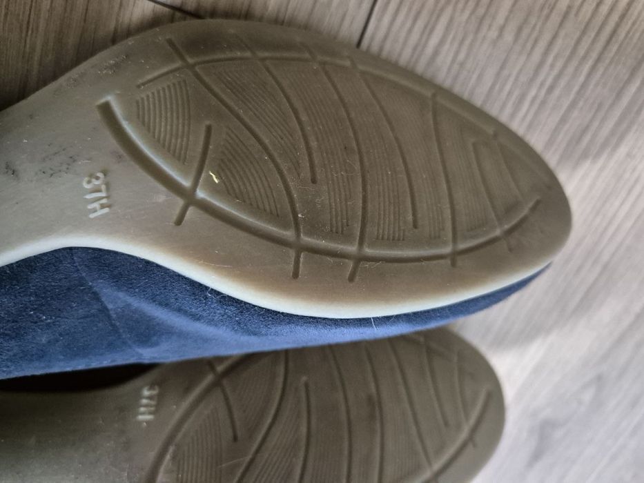 Велурени   обувки  .