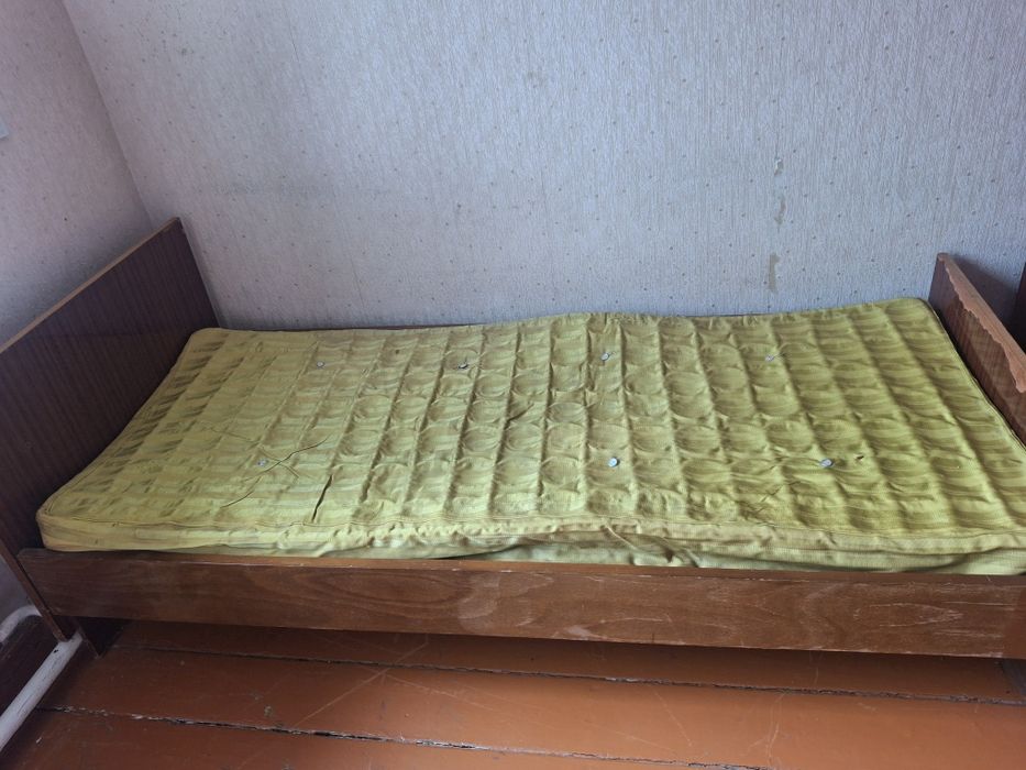 Продам шкафы и кровать.