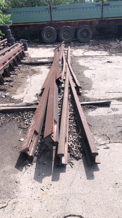 Traverse de beton si sina de cale ferata