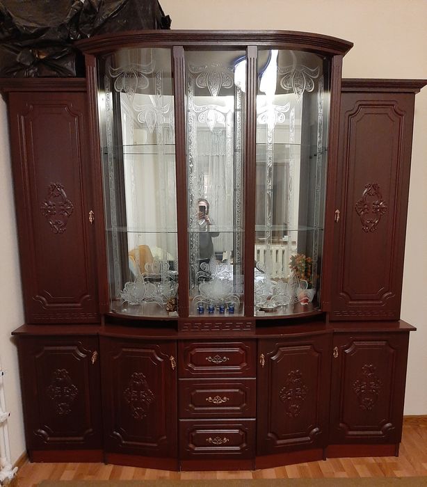 Продаю сервант горка
