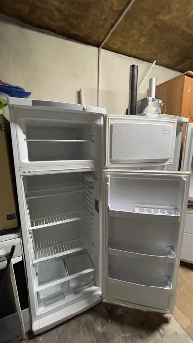 Холодильник Indesit