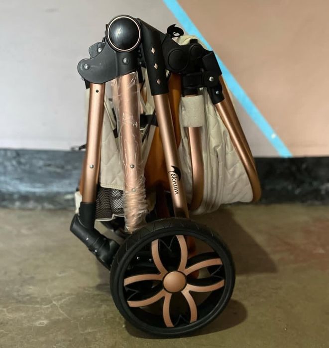 Продам коляску в отличном состояние