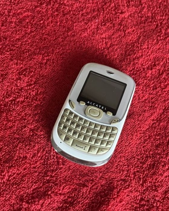 Telefon cu butoane