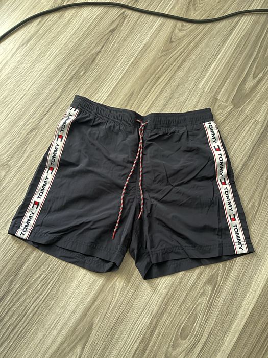 Bermude Calvin Klein si Tommy Hilfiger