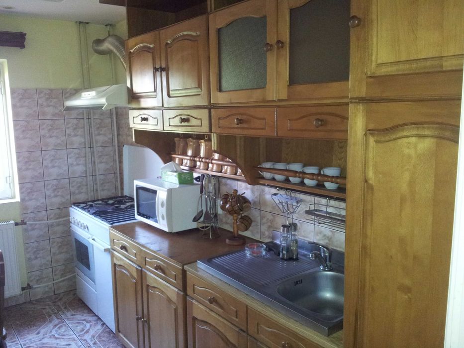 De inchiriat Apartament 4 camere, etaj 2 din 4
