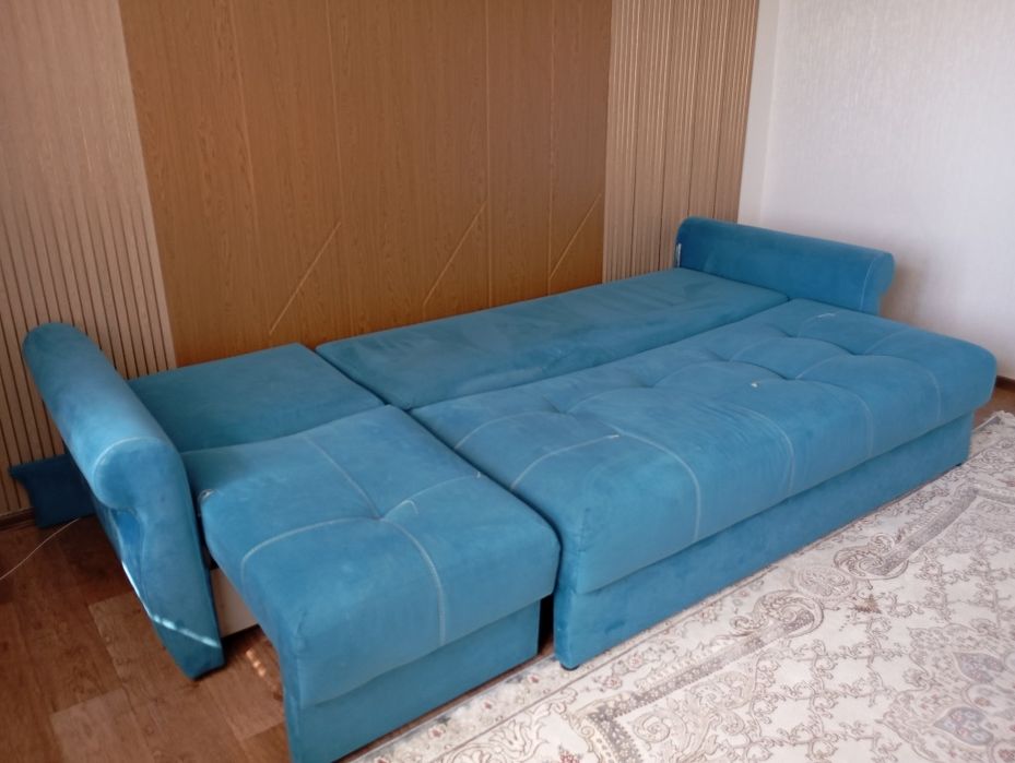 Бесплатно диван синий