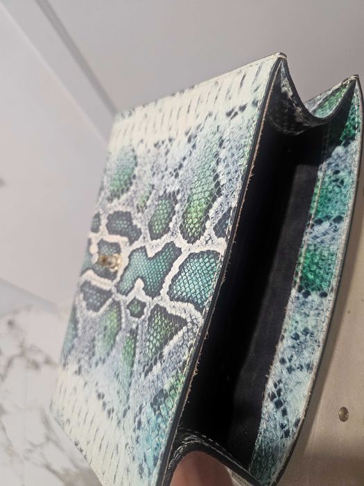 Чанта змийска синя