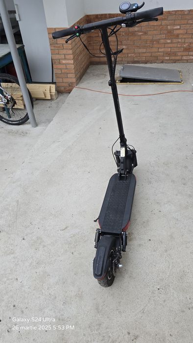 Vând trotineta electrica
