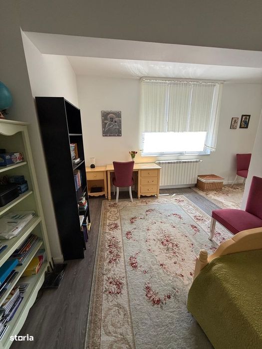 Apartament cu 4 camere decomandate, Centru