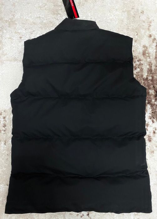 Vând vesta noua de bărbați Prada