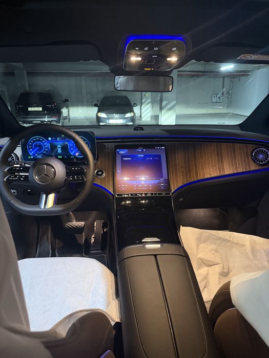Mersedes benz SUV Eqe500
