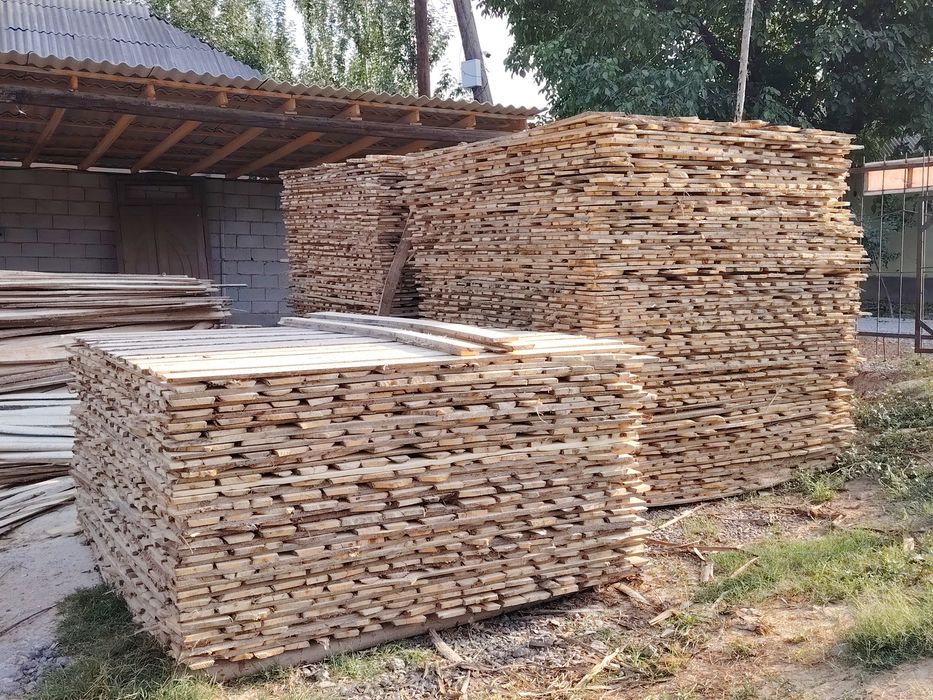 Qurlish uchun tahta matryalarham  otn bor vasan  kvadrat 18000 som