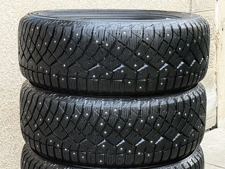 235|55 R18. Nitto Therma Spike.